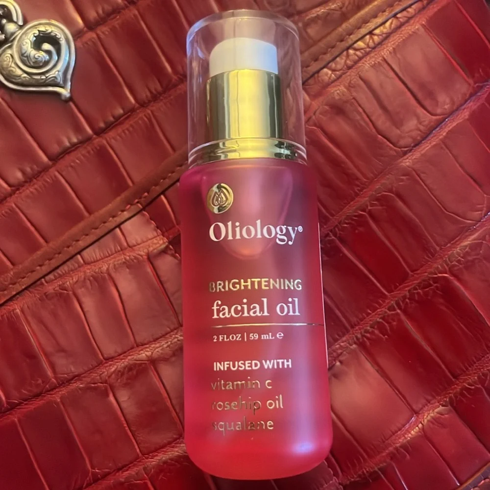 OLIOLOGY BRIGHTENING INFUSED FACIAL OIL NEW